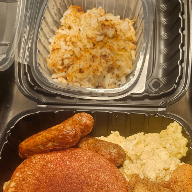 Pancakes (3), Sausage (2) & Hashbrowns.