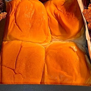 4 pcs Dinner Rolls