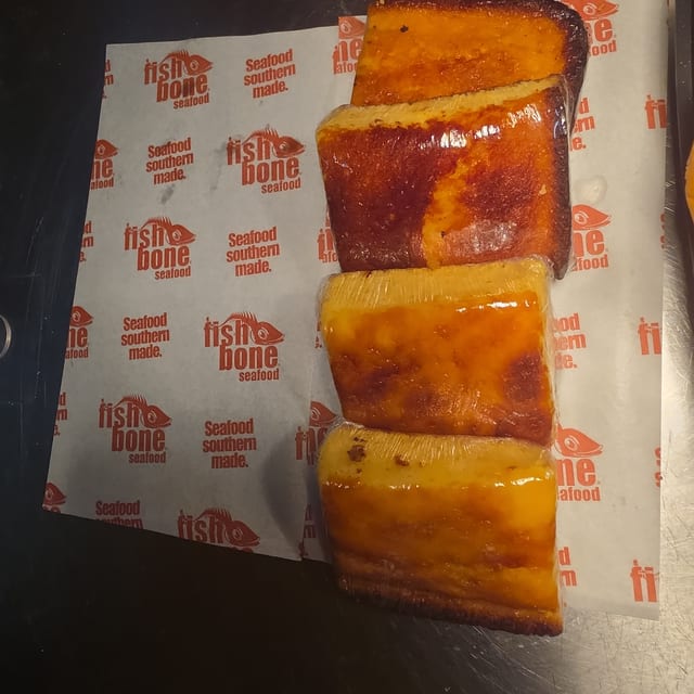 4 pcs Cornbread.
